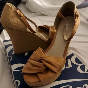 Camel Wedges